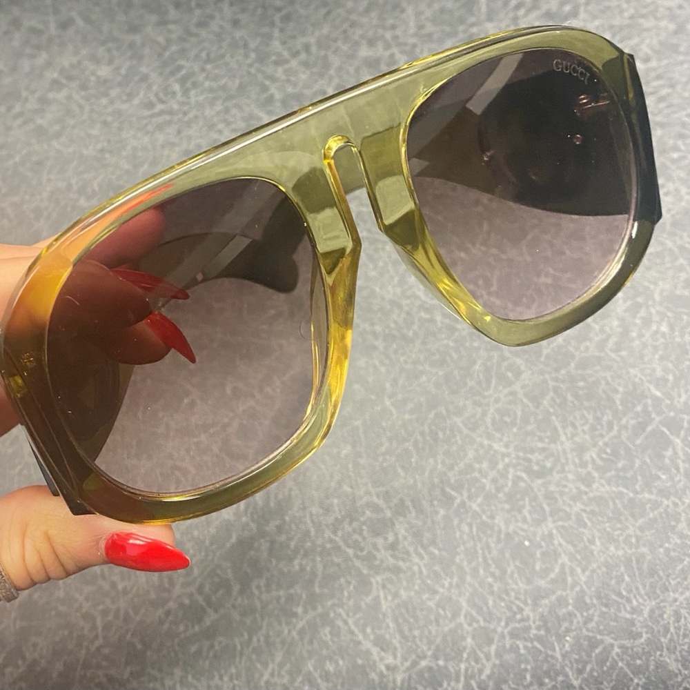 Gucci GG0152S Oversized Aviators - Unisex
